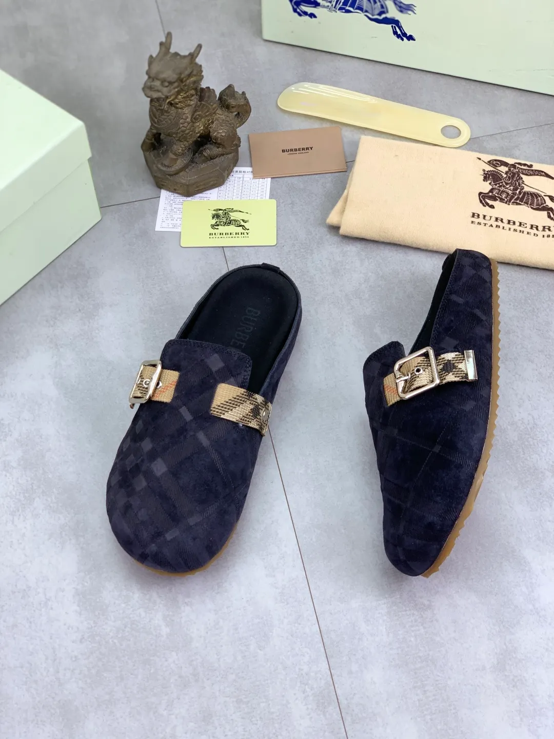 Men's Men's Shoes 💰P620 💰【New Style】Top Version 🆘【Burberry】New Burberry Slippers are on the market with perfect workmanship! 🔥Perfect shape and top quality🙈Non-slip and wear-resistant high-end rubber outsole👣Versatile and comfortable shoes, standard size: 39-45 (38 46 customized) 5️⃣colors available Top-quality packaging